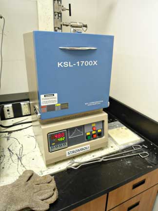 MTI KSL-1700X high temperature muffle furnace with molybdenum disilicide heating elements. Used for heating and melting geological samples in air or a controlled inert atmosphere  up to 1700oC and for homogenizing melt inclusions in igneous rocks. Contact: Jacob Hanley